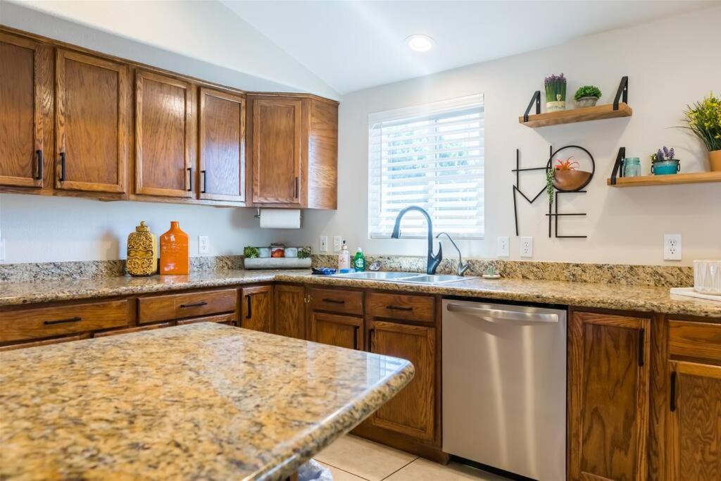 12730 Virginia Ave, Avondale Villa Dış mekan fotoğraf